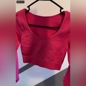 Long sleeve, ribbed crop top